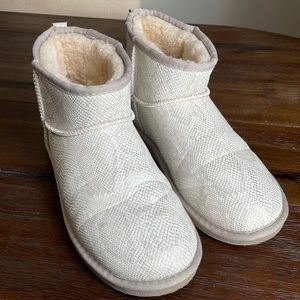 Lam lined snake skin slip on boots size 10